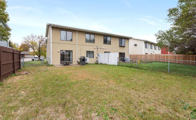 145 Prairiewood Drive S B, Fargo, ND 58103