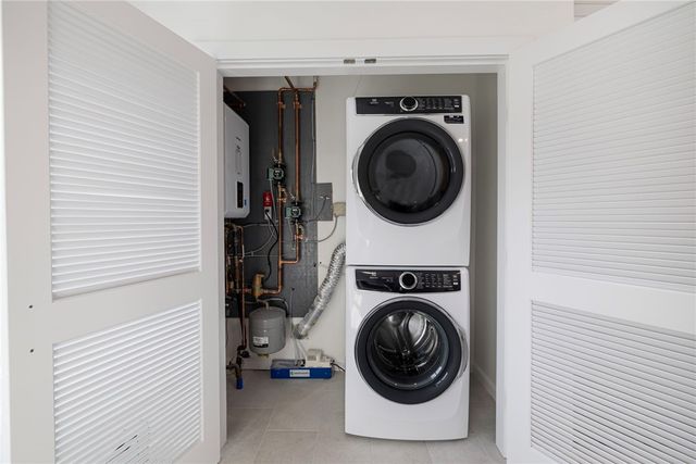 57 Clinton Street 57C, Newport, RI 02840