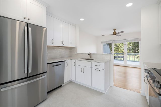 57 Clinton Street 57C, Newport, RI 02840