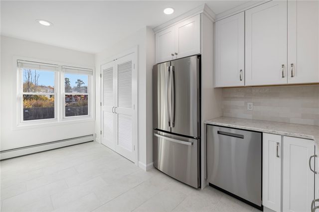 57 Clinton Street 57C, Newport, RI 02840