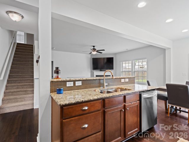 3702 Wiegon Lane, Charlotte, NC 28216
