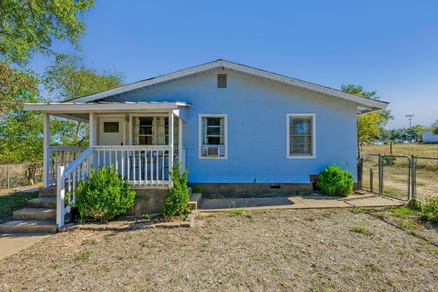 802 N Avenue N, Johnson City, TX 78636