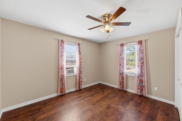 802 N Avenue N, Johnson City, TX 78636