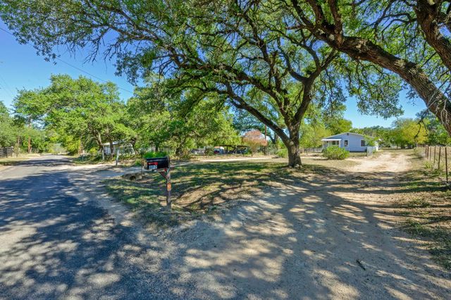 802 N Avenue N, Johnson City, TX 78636