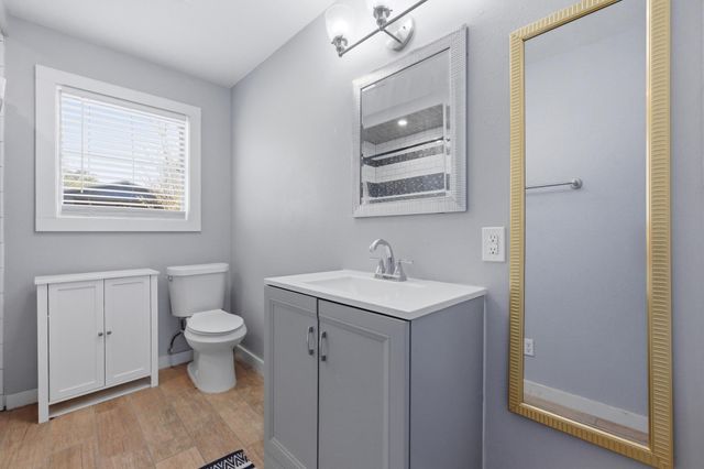 802 N Avenue N, Johnson City, TX 78636