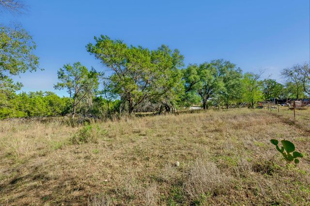 802 N Avenue N, Johnson City, TX 78636