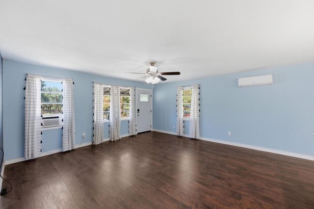 802 N Avenue N, Johnson City, TX 78636