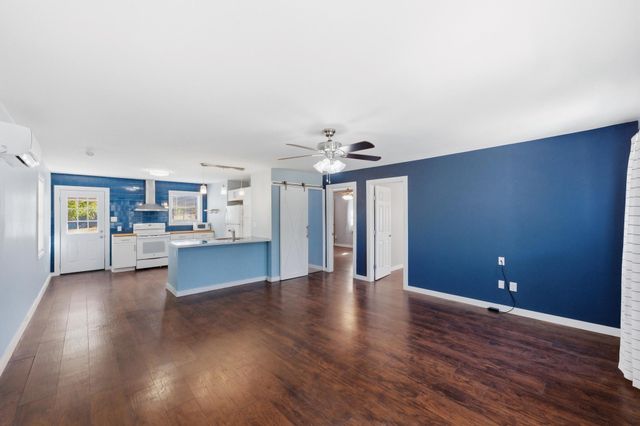 802 N Avenue N, Johnson City, TX 78636