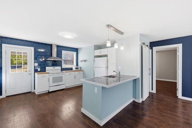 802 N Avenue N, Johnson City, TX 78636