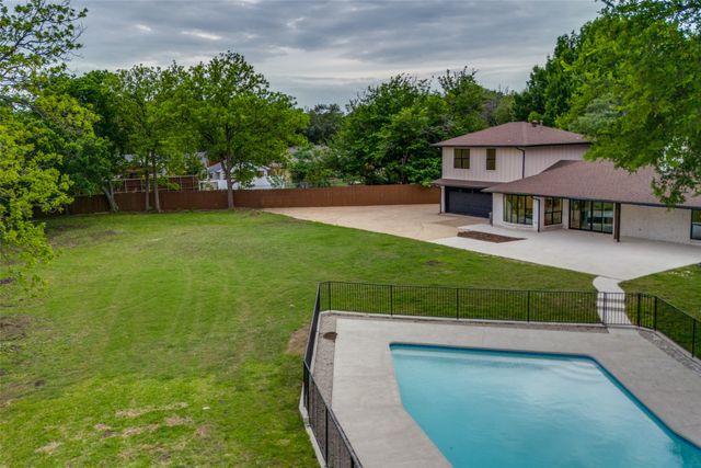 2400 Timbercreek Drive, Plano, TX 75075