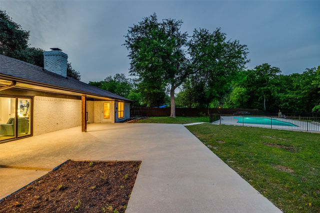 2400 Timbercreek Drive, Plano, TX 75075