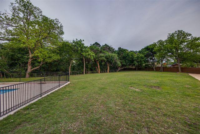 2400 Timbercreek Drive, Plano, TX 75075