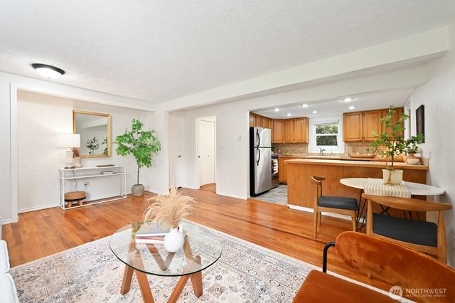 13804 Redmond Way, Redmond, WA 98052
