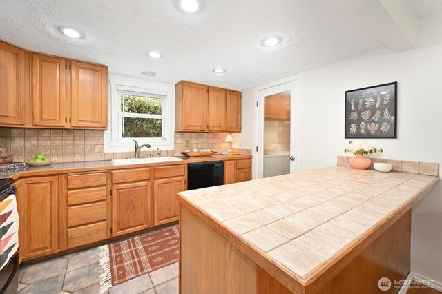 13804 Redmond Way, Redmond, WA 98052