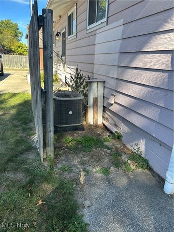 1824 Robindale Street, Wickliffe, OH 44092