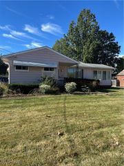 1824 Robindale Street, Wickliffe, OH 44092