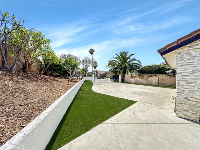 5519 E Avenida Palmar, Orange, CA 92869