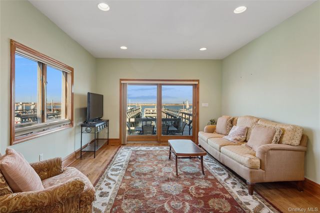 991 W Park Avenue, Long Beach, NY 11561