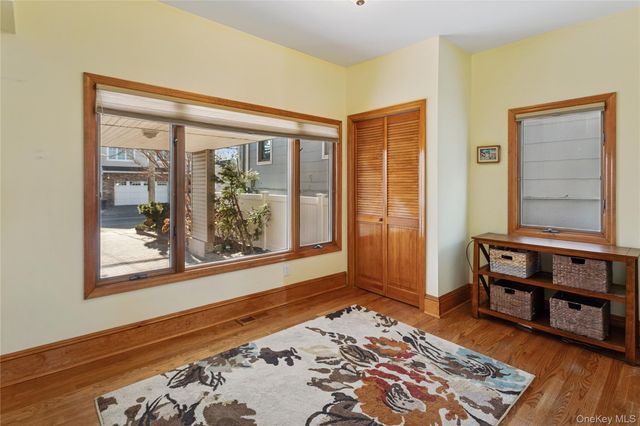 991 W Park Avenue, Long Beach, NY 11561