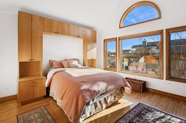 991 W Park Avenue, Long Beach, NY 11561