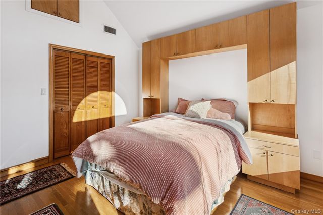 991 W Park Avenue, Long Beach, NY 11561