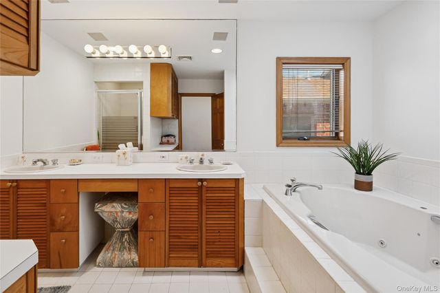 991 W Park Avenue, Long Beach, NY 11561