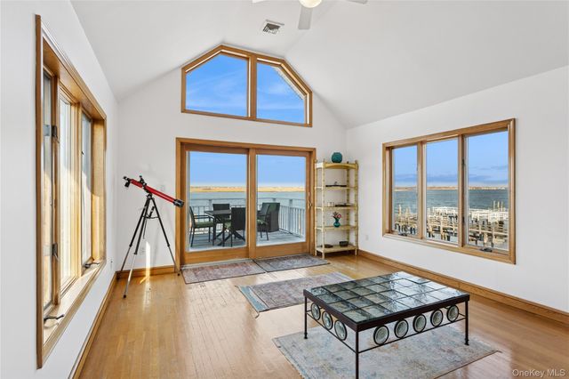 991 W Park Avenue, Long Beach, NY 11561