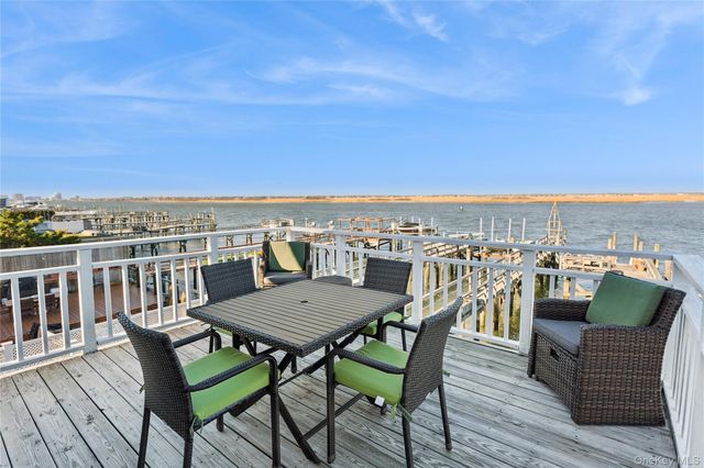 991 W Park Avenue, Long Beach, NY 11561