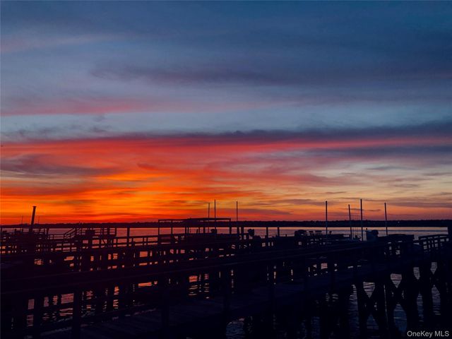 991 W Park Avenue, Long Beach, NY 11561