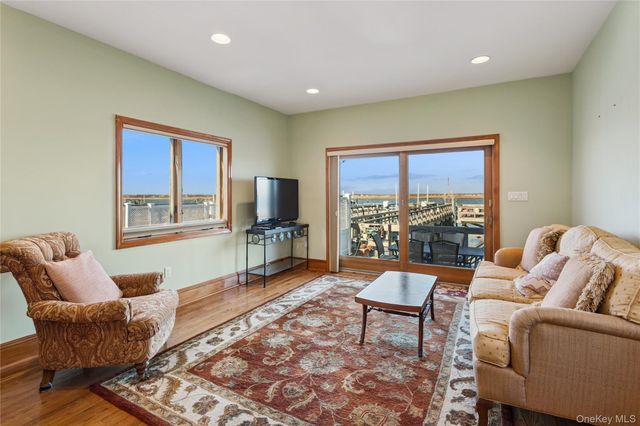 991 W Park Avenue, Long Beach, NY 11561