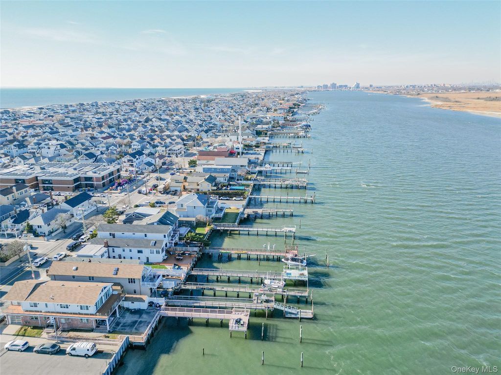 991 W Park Avenue, Long Beach, NY 11561