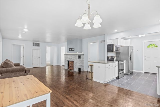 1145 Bayfield Street, Orion Charter Township, MI 48362