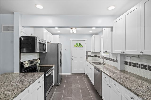 1145 Bayfield Street, Orion Charter Township, MI 48362