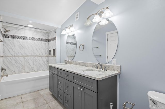 1145 Bayfield Street, Orion Charter Township, MI 48362