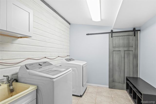 1145 Bayfield Street, Orion Charter Township, MI 48362