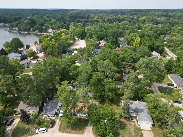 1145 Bayfield Street, Orion Charter Township, MI 48362