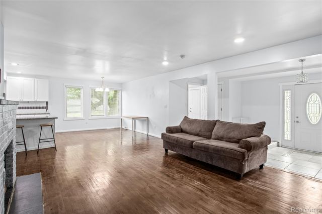 1145 Bayfield Street, Orion Charter Township, MI 48362