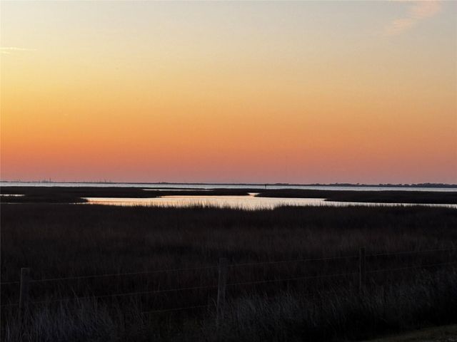 16714 Curlew Road, Jamaica Beach, TX 77554