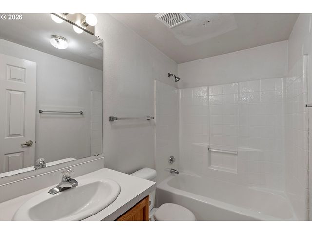 395 SEAGROVE Loop, Lincoln City, OR 97367