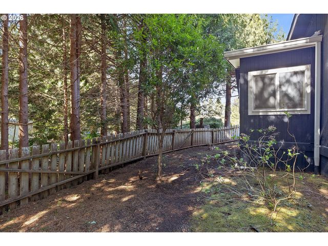 395 SEAGROVE Loop, Lincoln City, OR 97367
