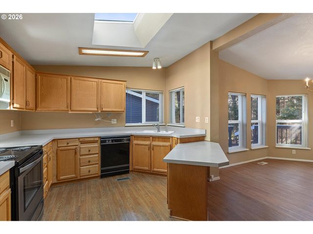 395 SEAGROVE Loop, Lincoln City, OR 97367