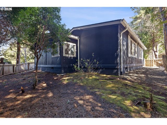 395 SEAGROVE Loop, Lincoln City, OR 97367