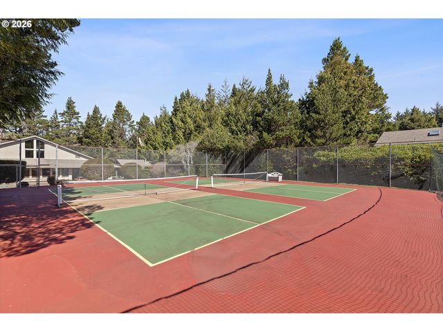 395 SEAGROVE Loop, Lincoln City, OR 97367