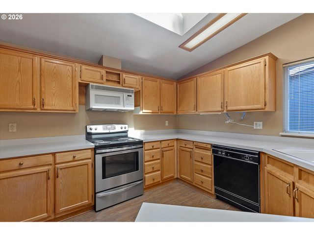 395 SEAGROVE Loop, Lincoln City, OR 97367