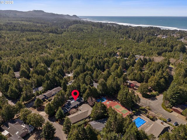 395 SEAGROVE Loop, Lincoln City, OR 97367