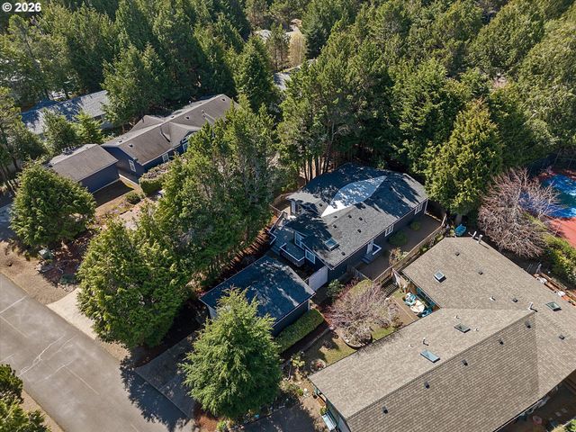 395 SEAGROVE Loop, Lincoln City, OR 97367