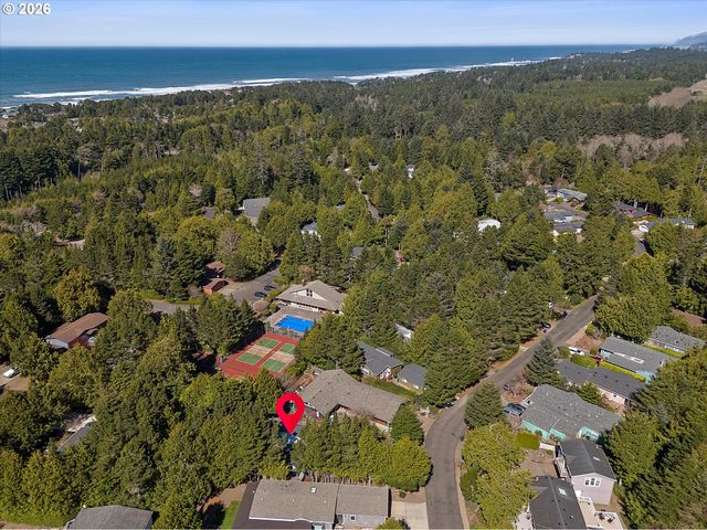 395 SEAGROVE Loop, Lincoln City, OR 97367