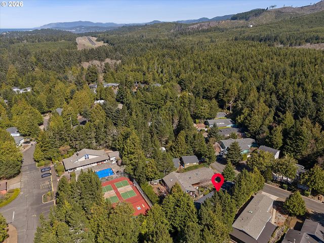 395 SEAGROVE Loop, Lincoln City, OR 97367