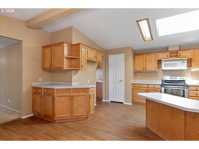 395 SEAGROVE Loop, Lincoln City, OR 97367
