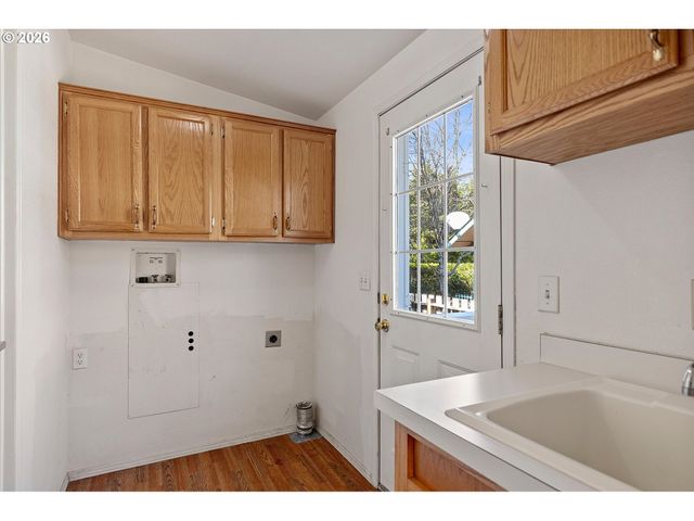 395 SEAGROVE Loop, Lincoln City, OR 97367